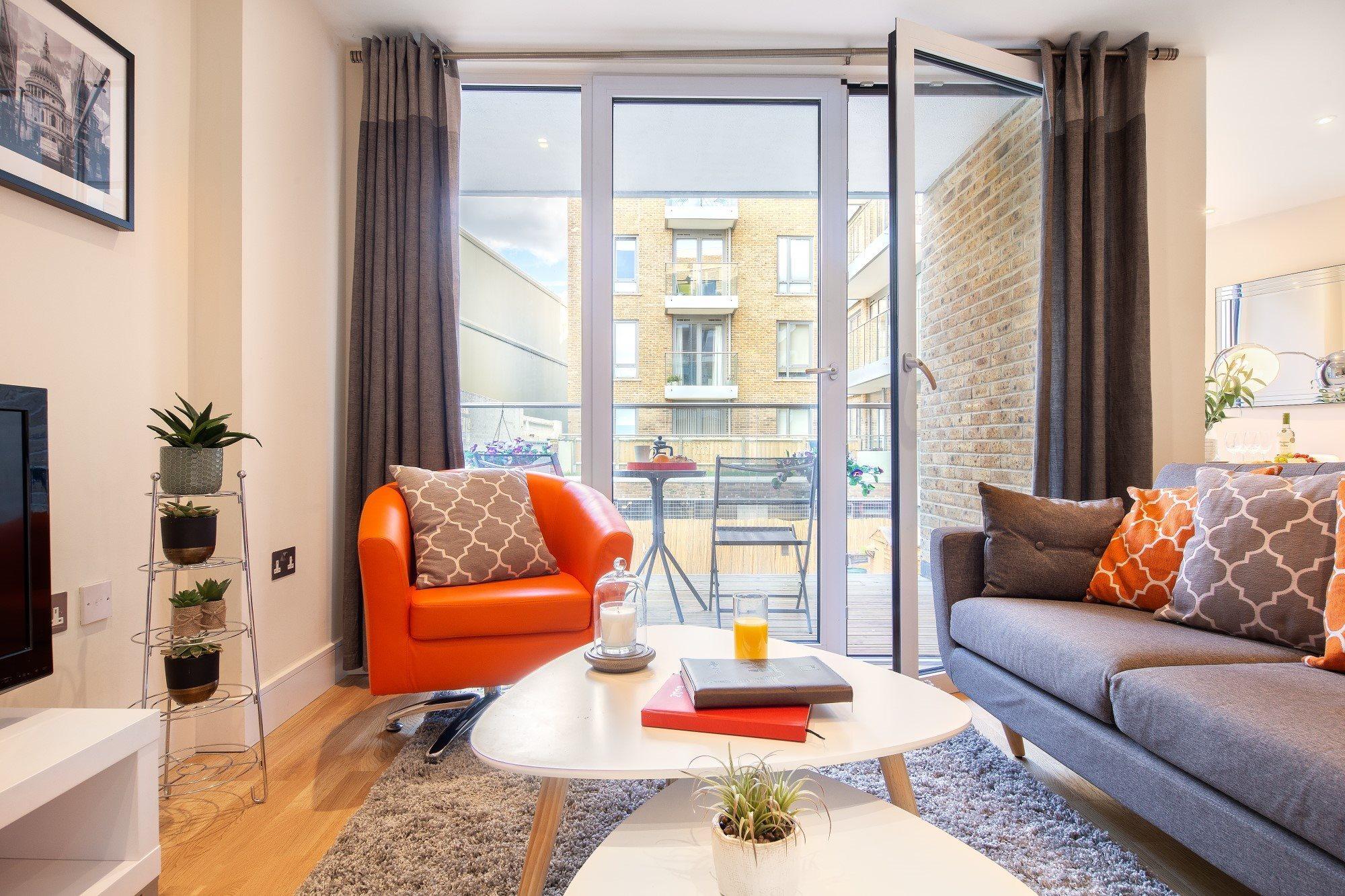 Two Bedroom Serviced Apartment With Balcony In Weymouth Building, Deacon Street Лондон Екстериор снимка