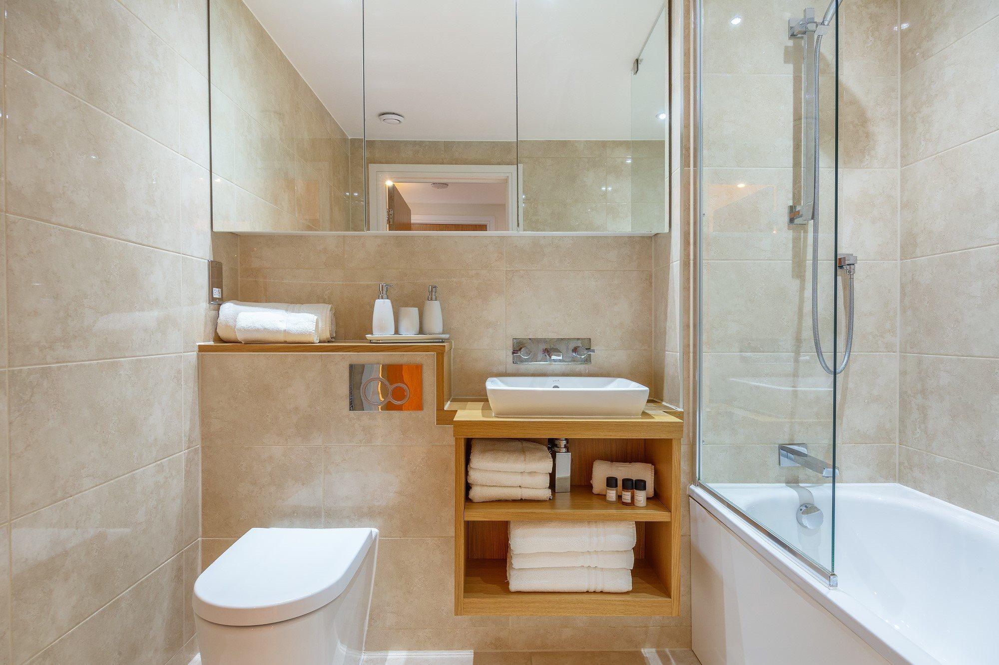 Two Bedroom Serviced Apartment With Balcony In Weymouth Building, Deacon Street Лондон Екстериор снимка