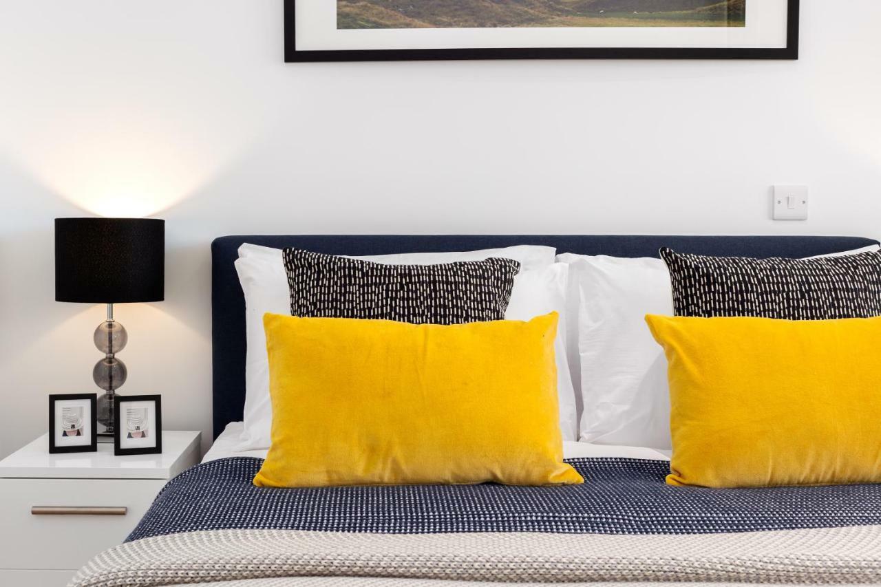 Two Bedroom Serviced Apartment With Balcony In Weymouth Building, Deacon Street Лондон Екстериор снимка