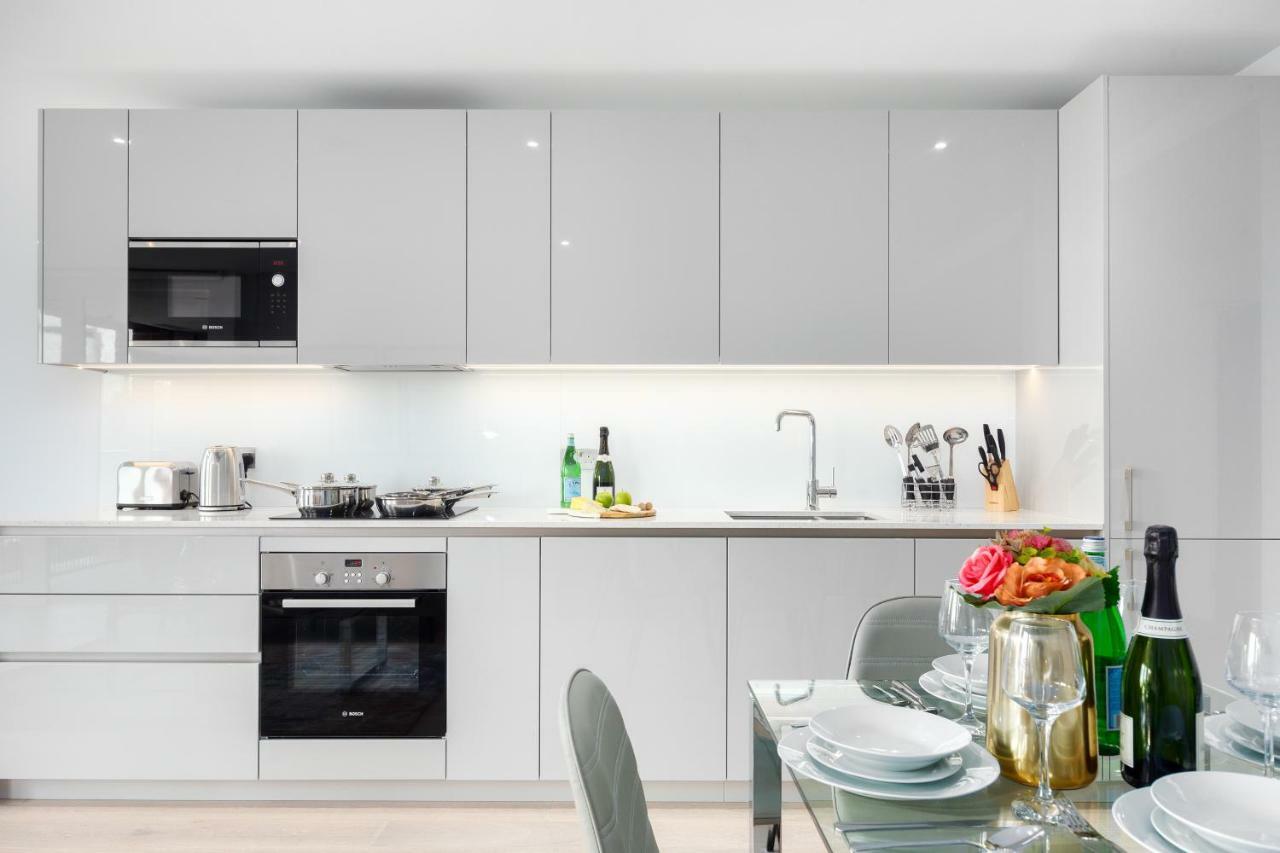 Two Bedroom Serviced Apartment With Balcony In Weymouth Building, Deacon Street Лондон Екстериор снимка